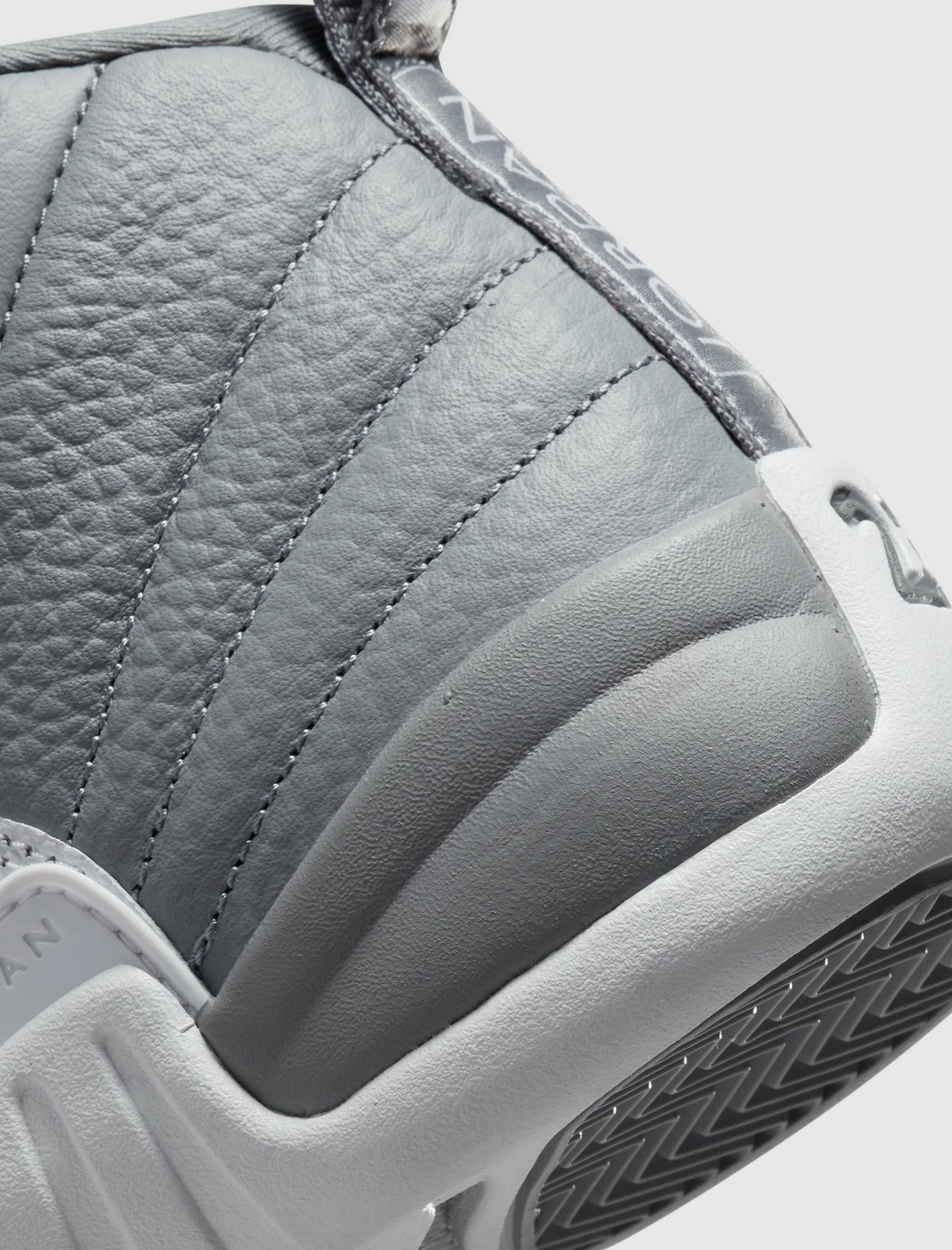 Jordan Brand AIR JORDAN 12 RETRO "STEALTH" GS - Image 3