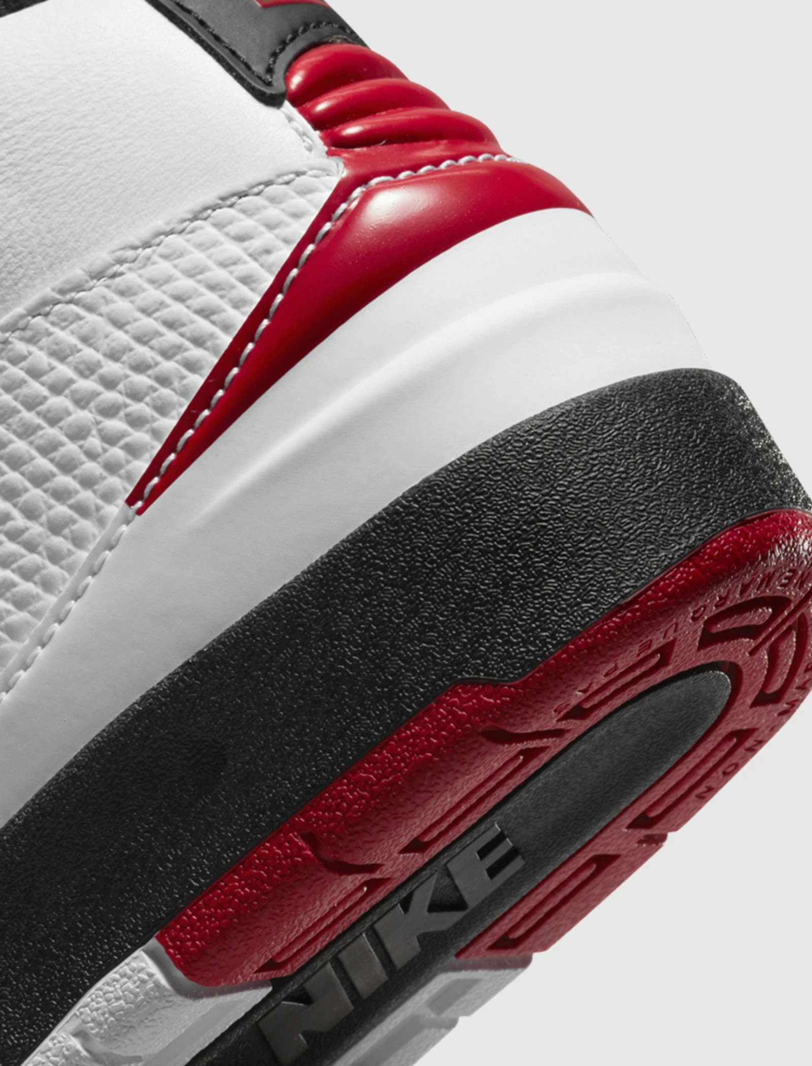 Jordan Brand AIR JORDAN 2 RETRO "CHICAGO" PS - Image 3