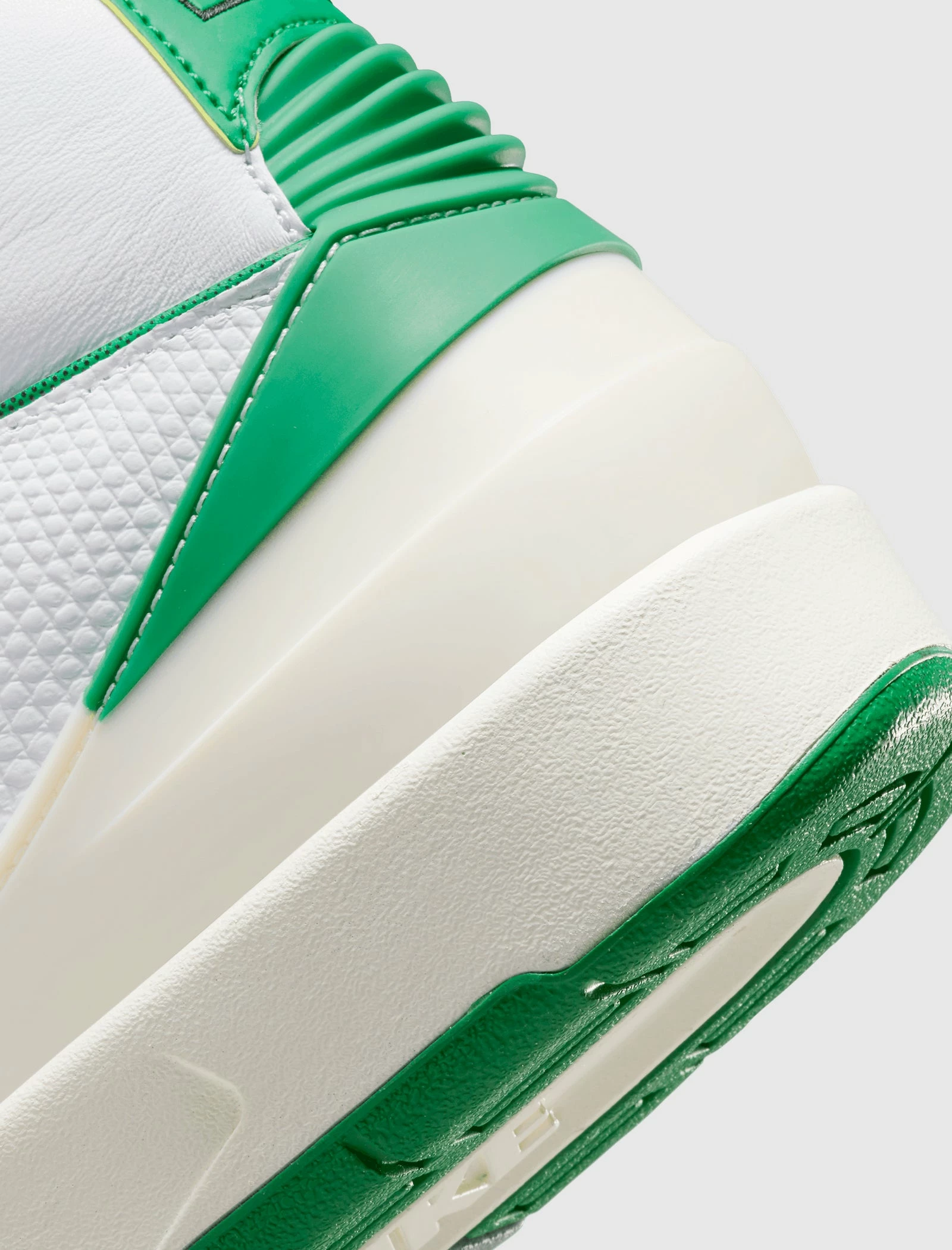 Jordan Brand AIR JORDAN 2 "LUCKY GREEN" - Image 3