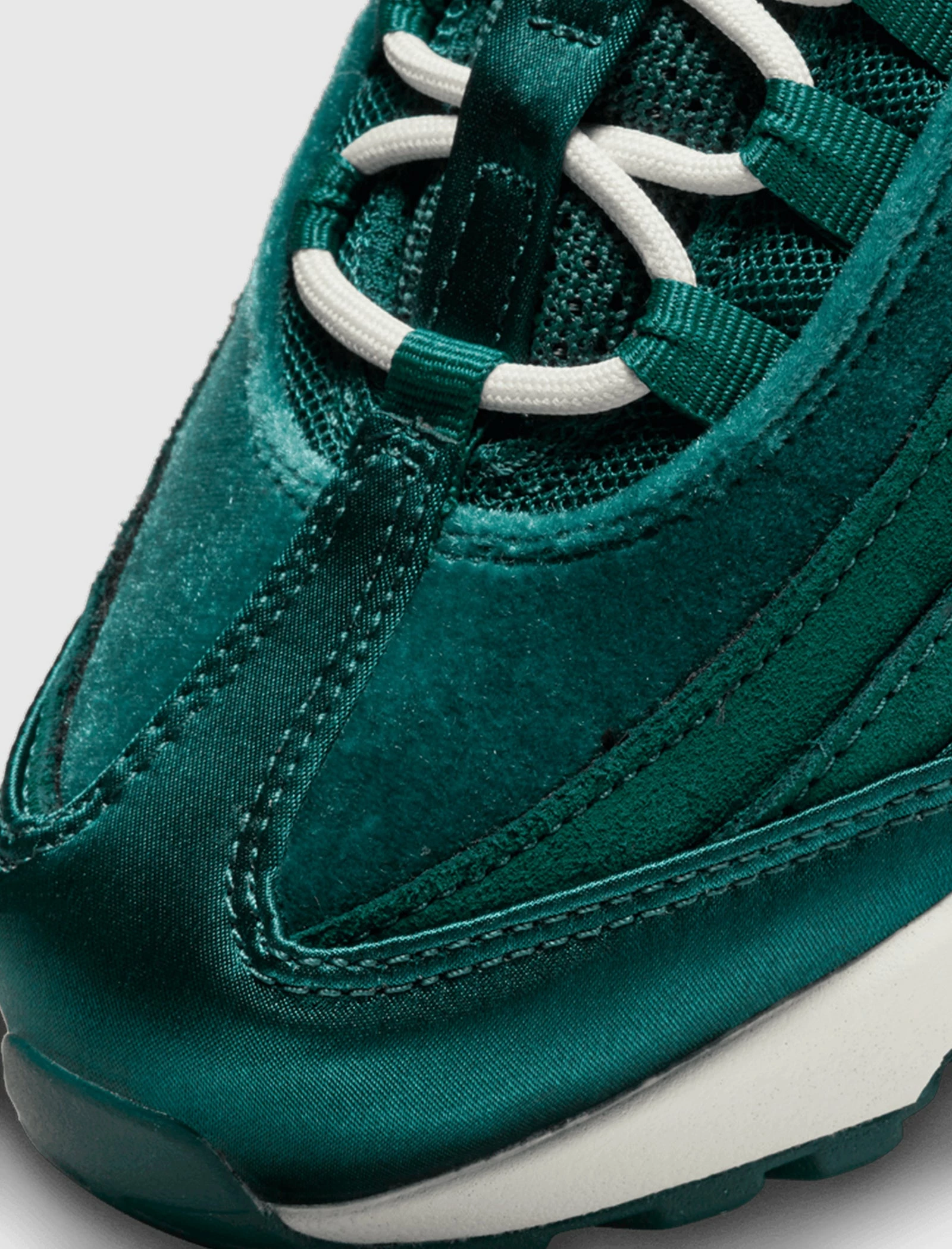 Nike WOMEN'S AIR MAX 95 "GREEN VELVET" - Image 2