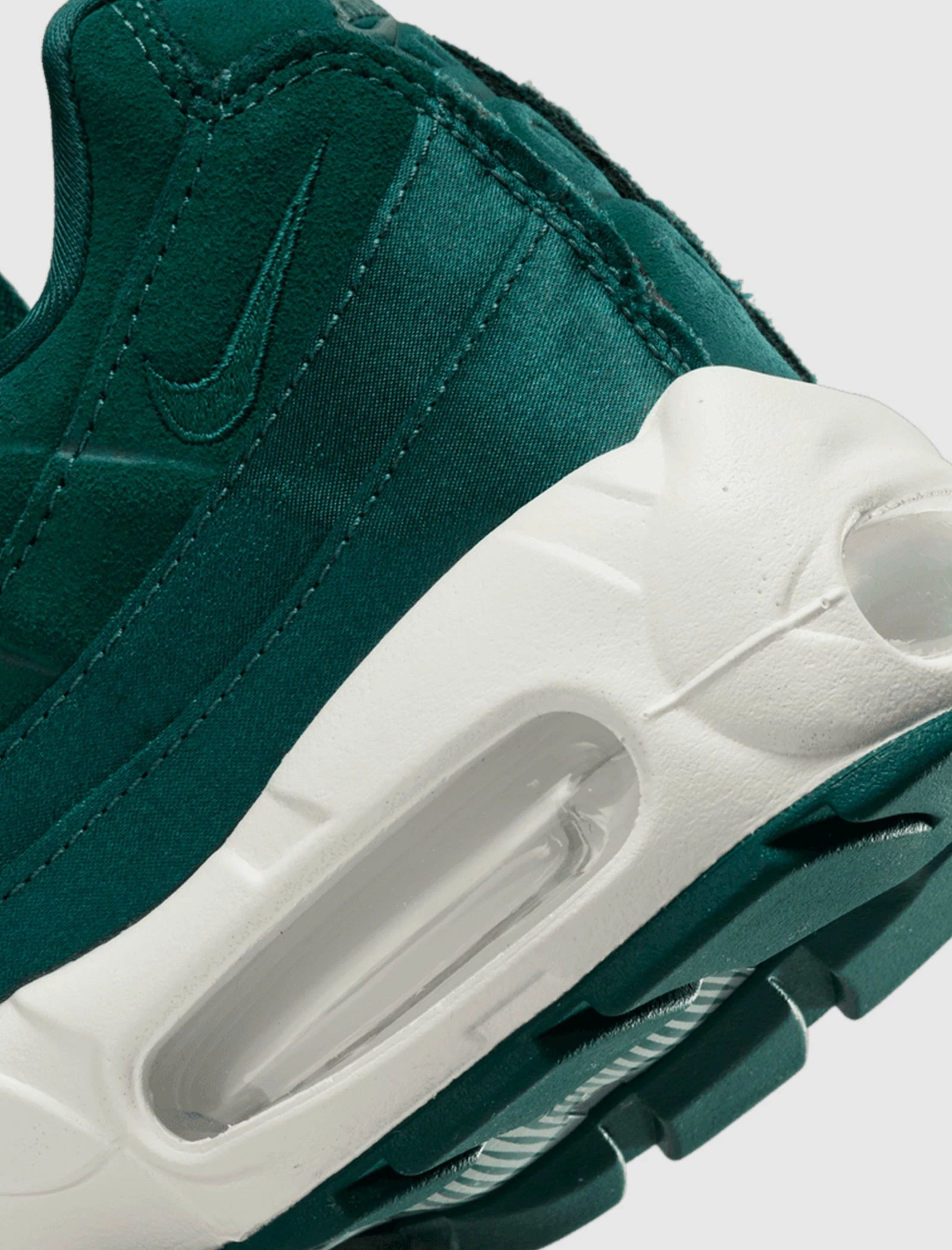 Nike WOMEN'S AIR MAX 95 "GREEN VELVET" - Image 3
