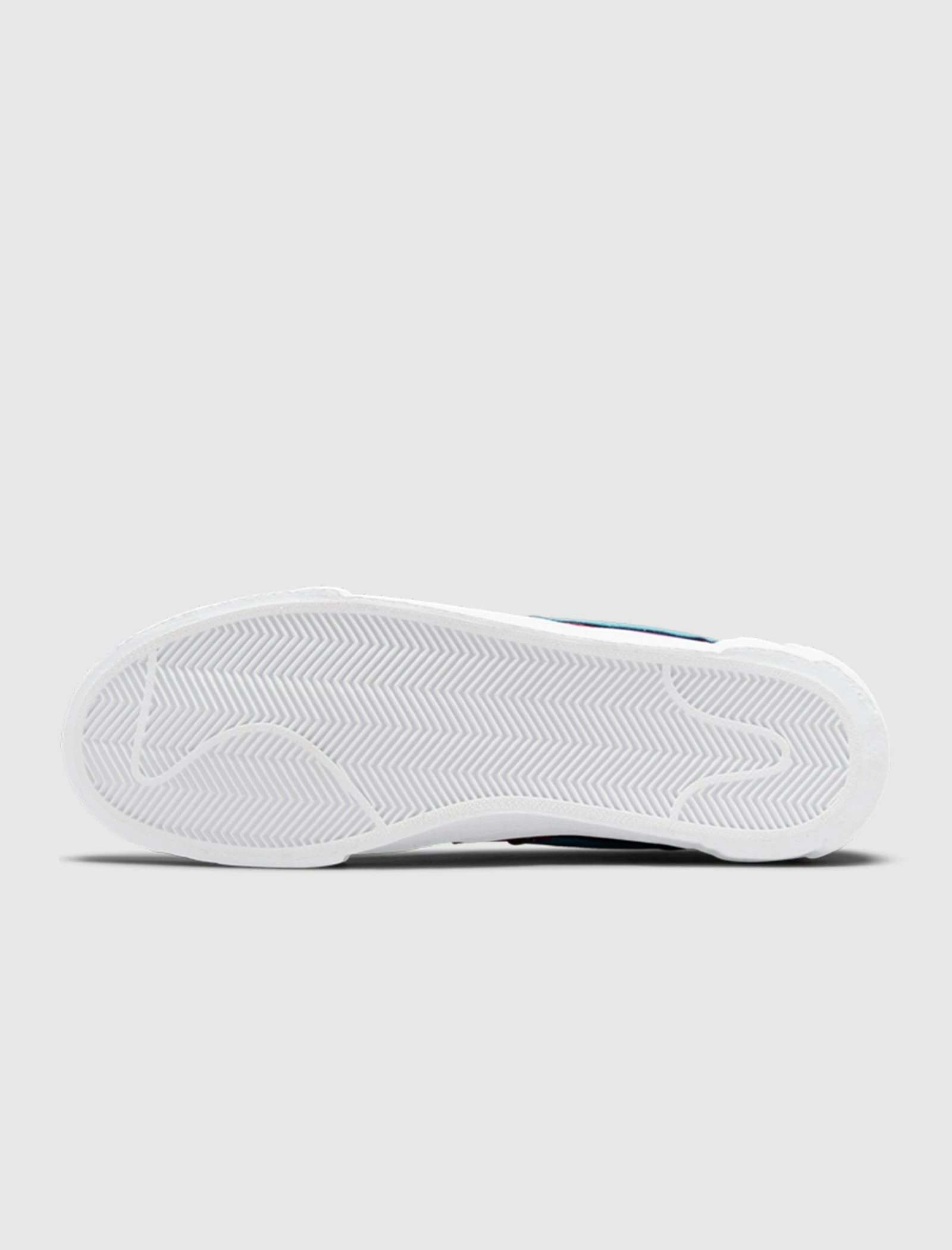 Nike KAWS X SACAI BLAZER LOW - Image 6