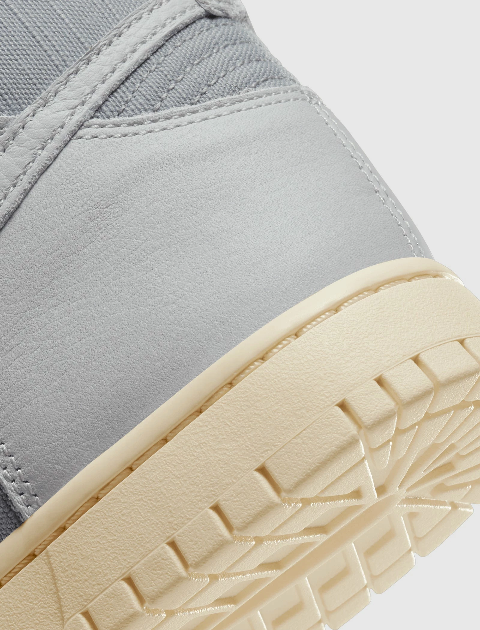 Nike DUNK HI RETRO PRM "CERTIFIED FRESH" - Image 3