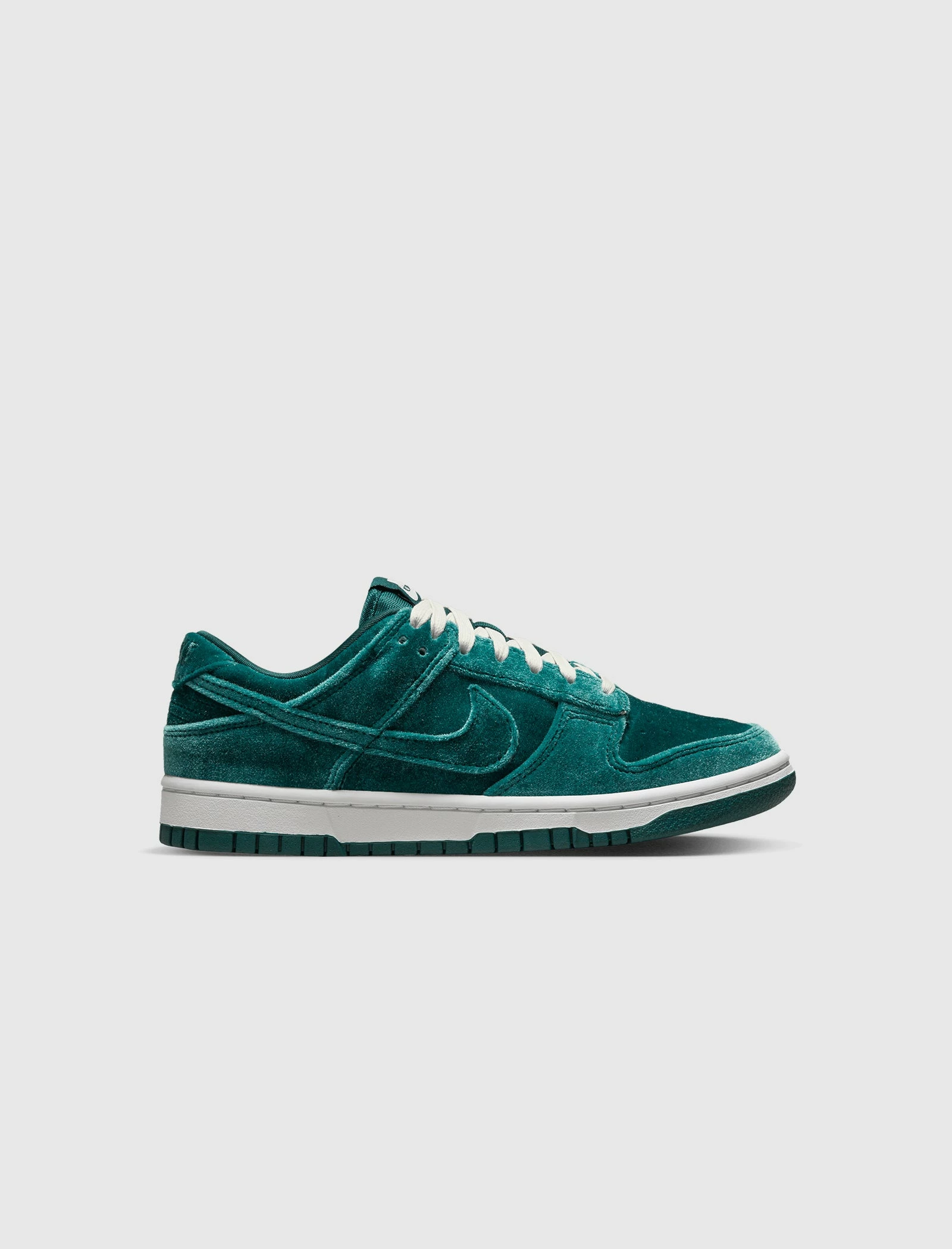 Nike WOMEN'S DUNK LOW "GREEN VELVET"