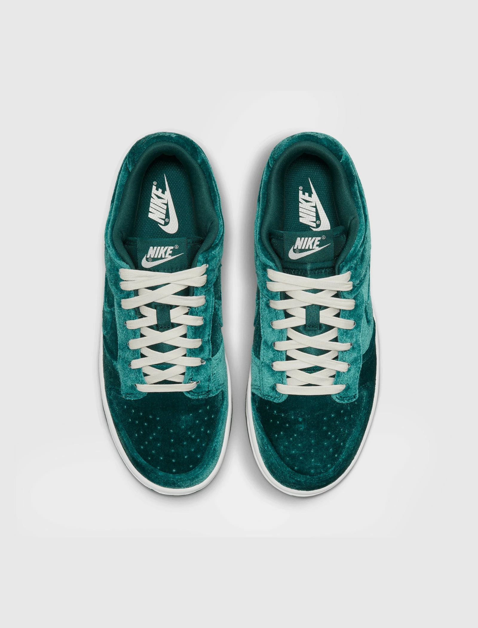 Nike WOMEN'S DUNK LOW "GREEN VELVET" - Image 5