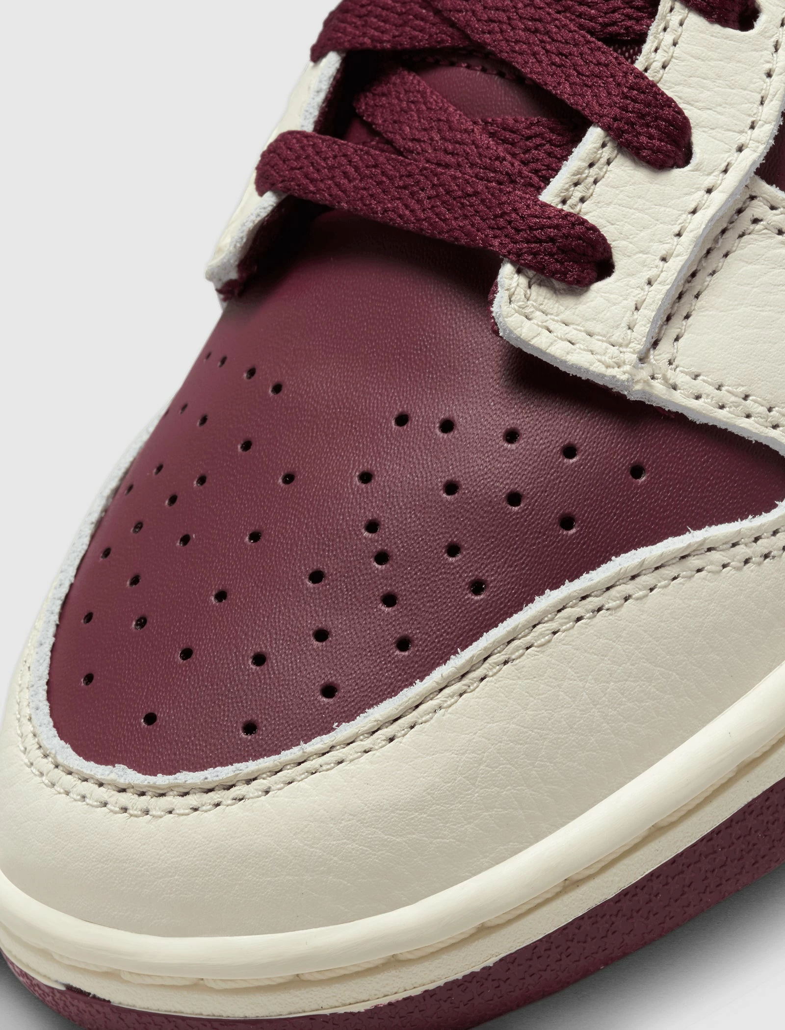 Nike DUNK LOW "VALENTINE'S DAY" - Image 2