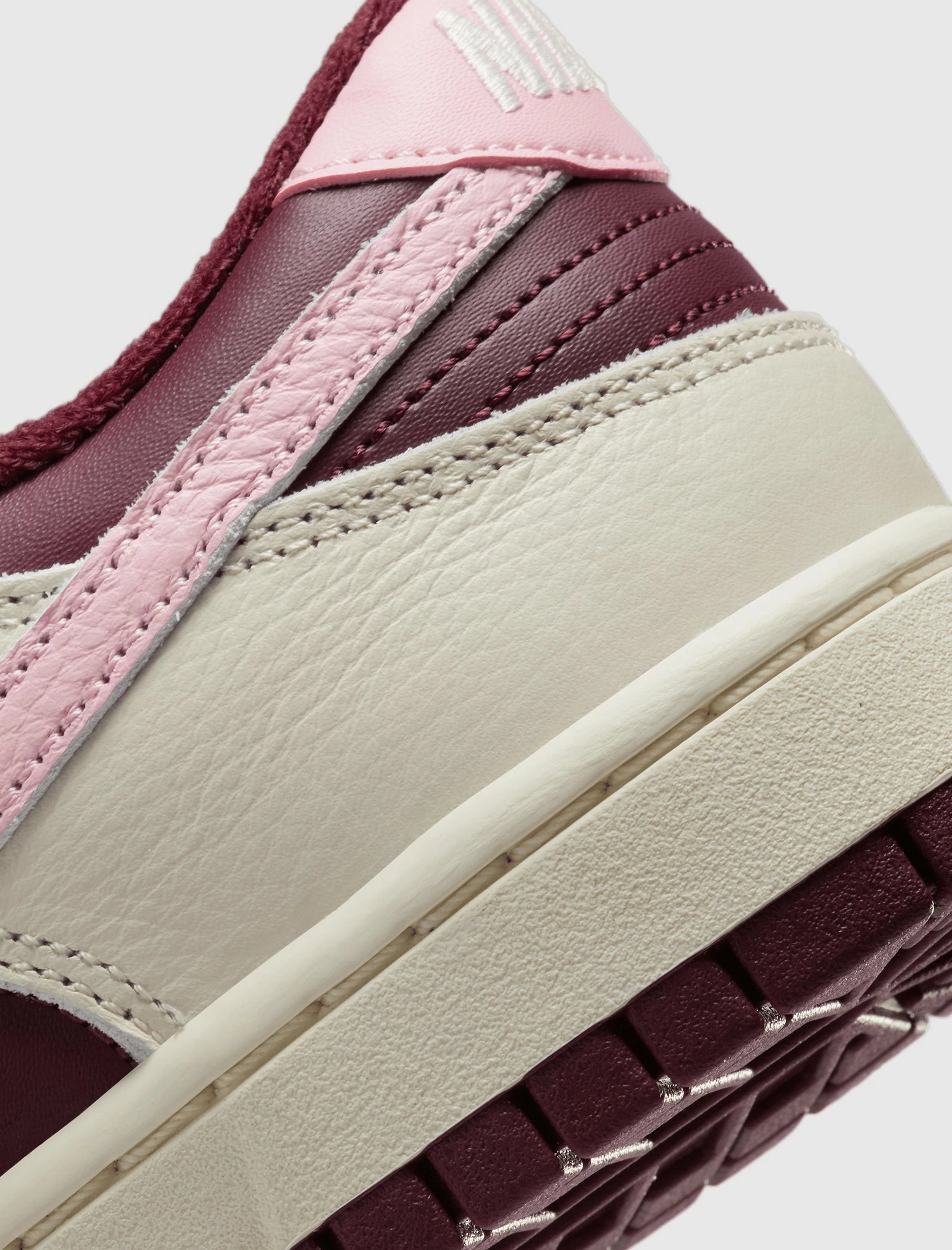 Nike DUNK LOW "VALENTINE'S DAY" - Image 3