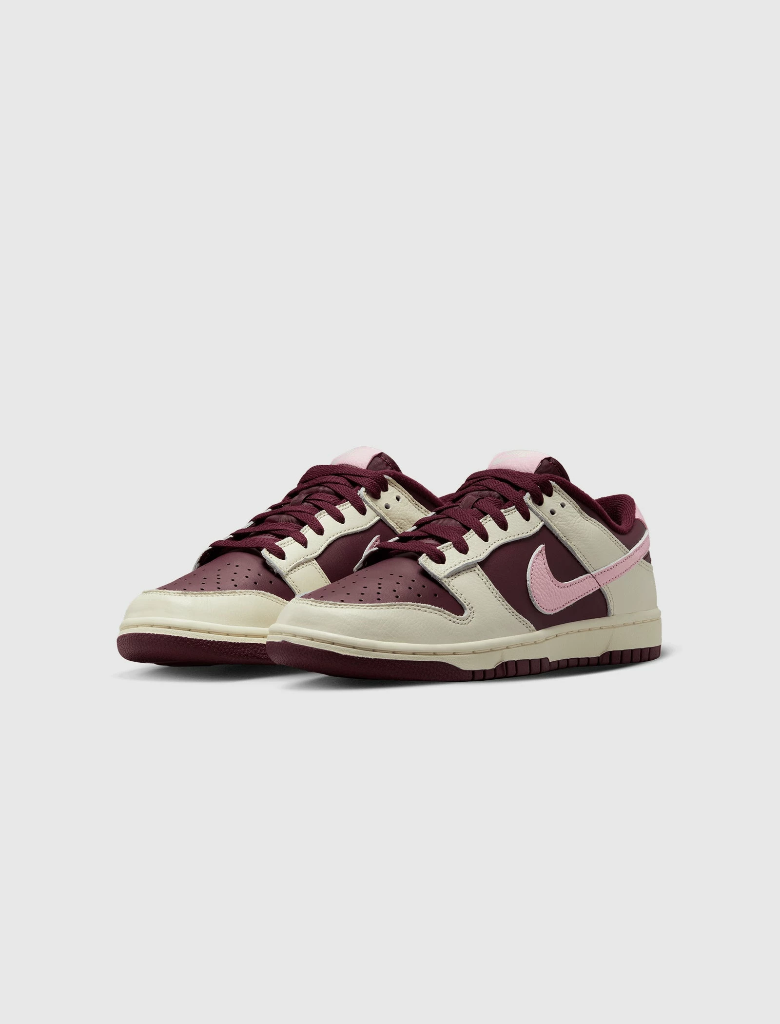 Nike DUNK LOW "VALENTINE'S DAY" - Image 4