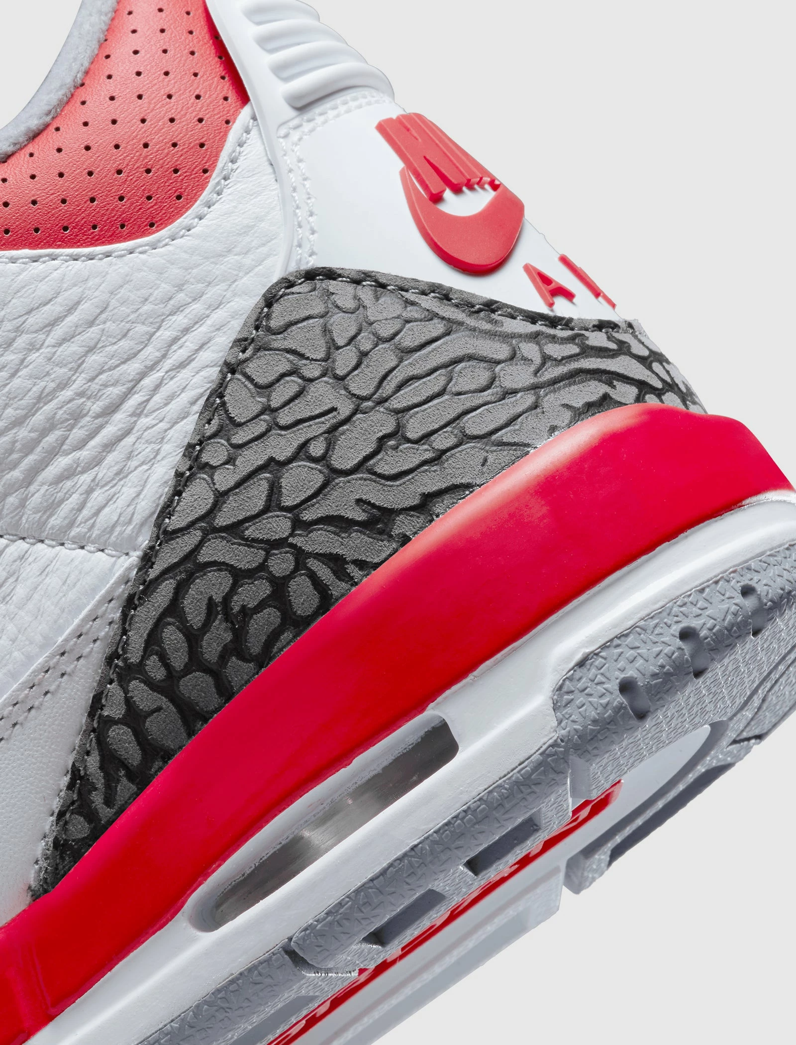 Jordan Brand AIR JORDAN 3 "FIRE RED" GS - Image 3