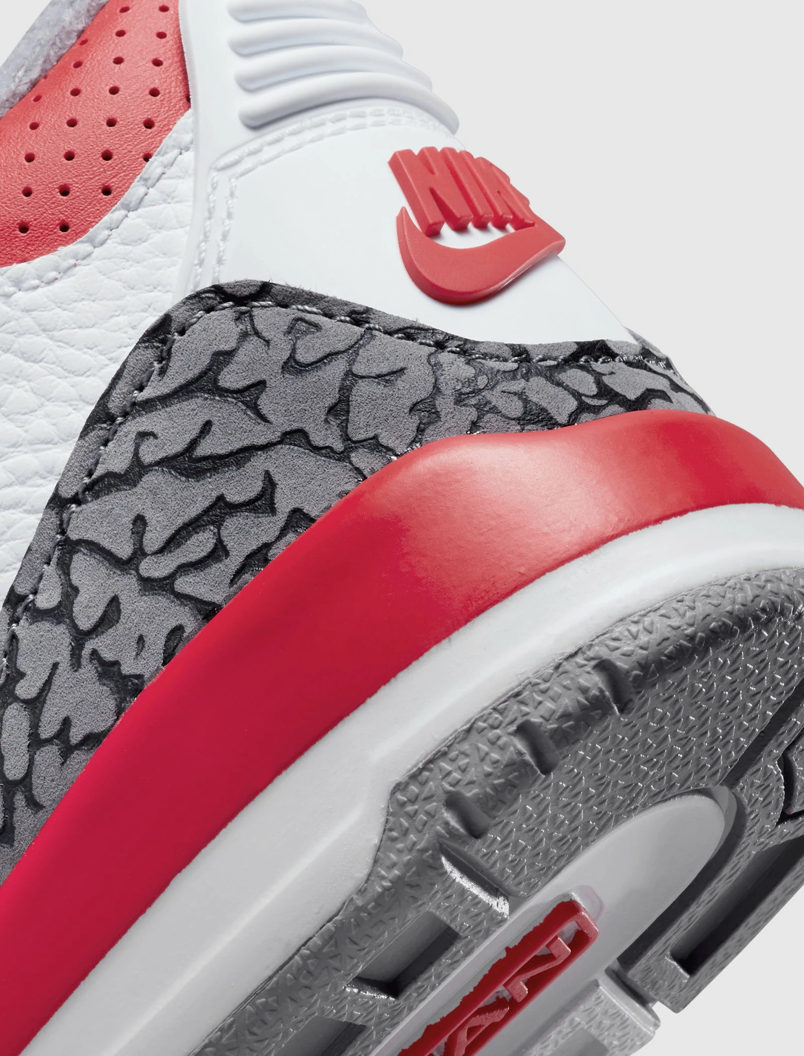 Jordan Brand AIR JORDAN 3 "FIRE RED" PS - Image 3