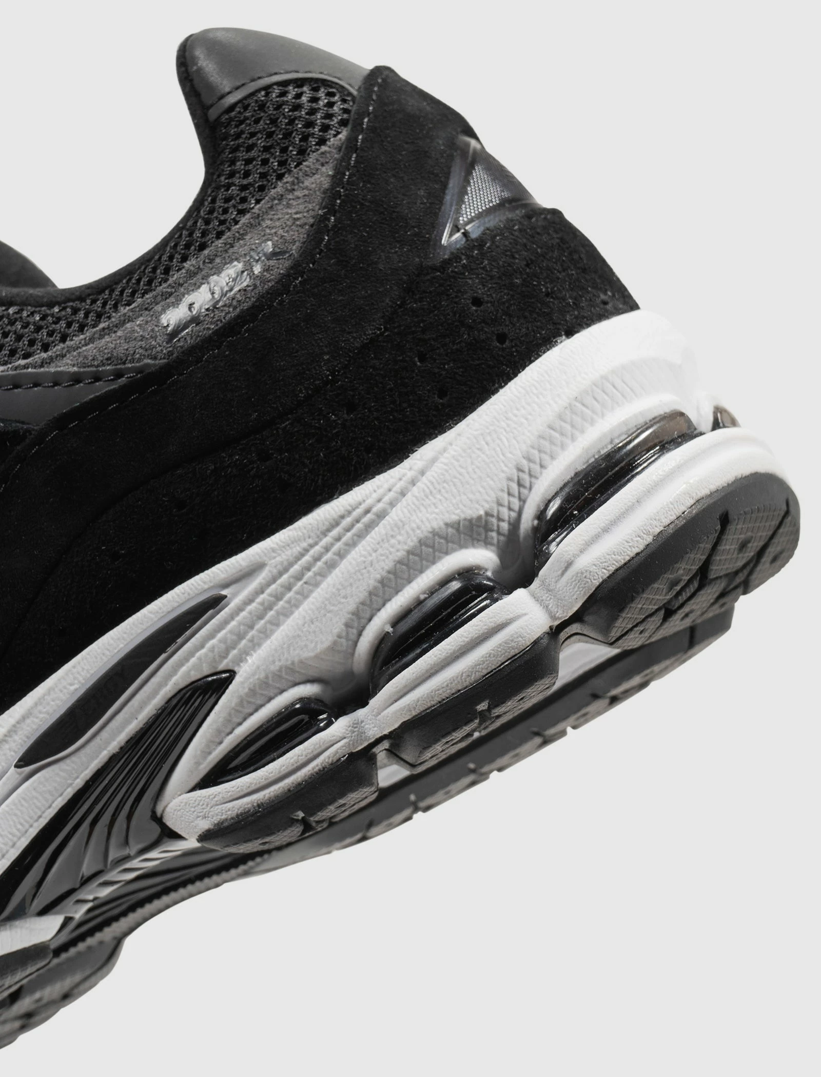 New Balance 2002R "BLACK GUNMETAL" - Image 3