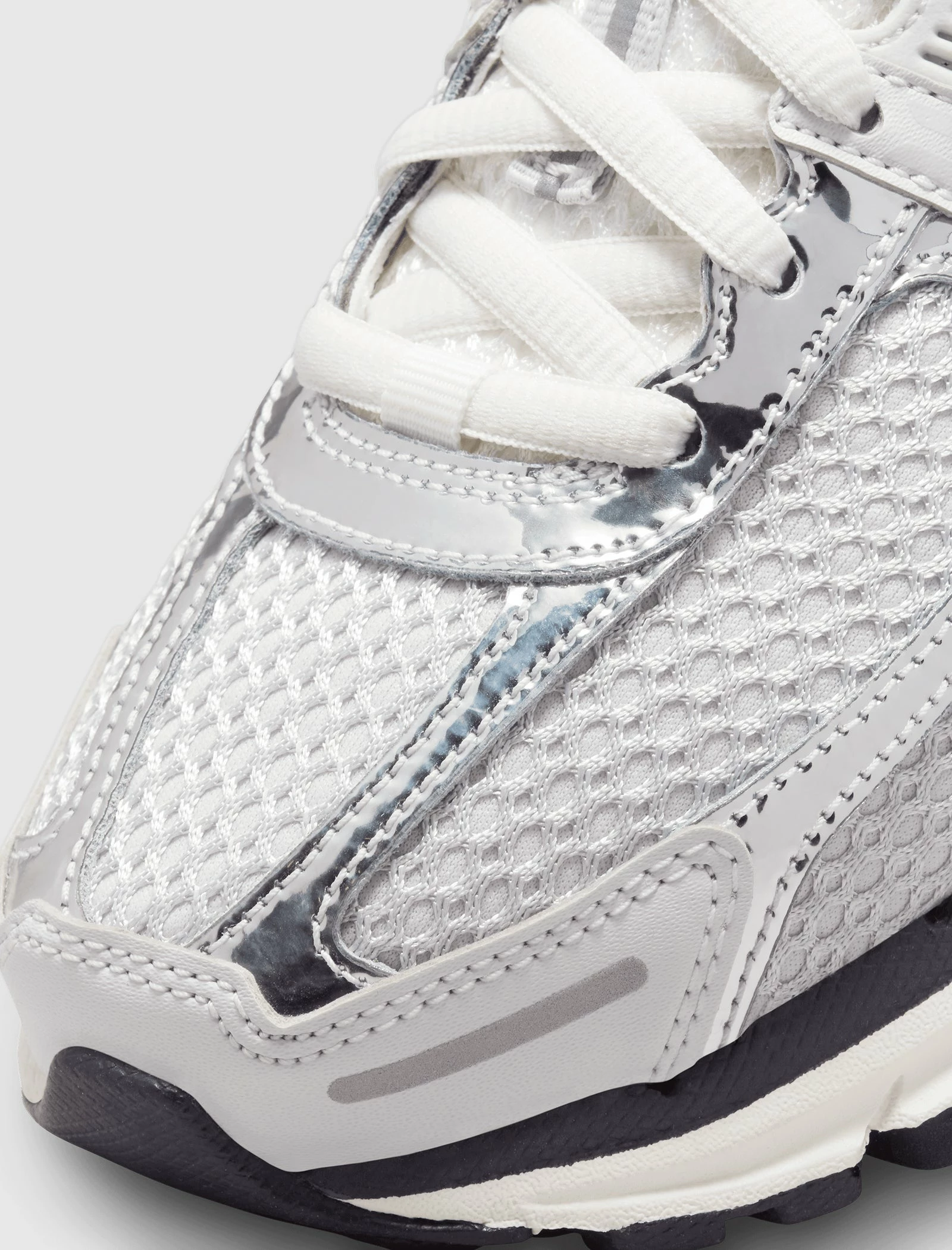 WOMEN'S NIKE VOMERO 5 "PHOTON DUST" - Image 2