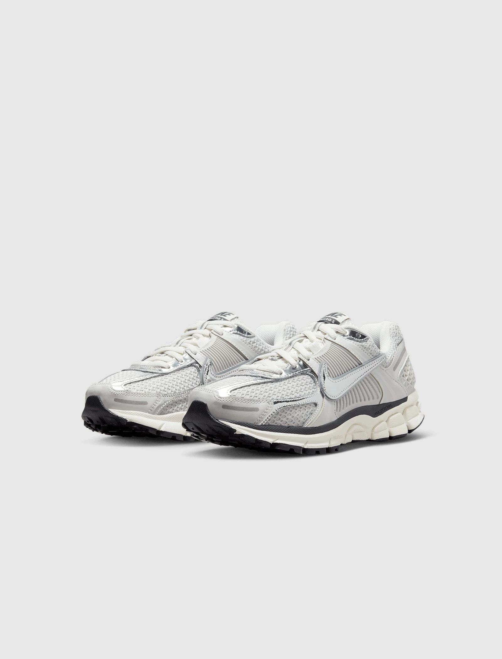 WOMEN'S NIKE VOMERO 5 "PHOTON DUST" - Image 4